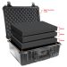 Ein offener Peli 1550 Schutzkoffer in schwarz mit Multilayer Schaumstoff