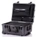 Ein offener Peli 1560LOC Laptop Overnight Case Schutzkoffer in Schwarz mit Boden- und Deckeleinsatz