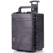 Geschlossener Peli 1630 Schutzkoffer in schwarz, der aufrecht steht mit ausgefahrenem Trolley-Griff