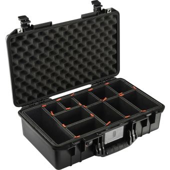 Ein offener Peli Air 1525 Case in schwarz mit einer Trennwand (TrekPak) im Inneren